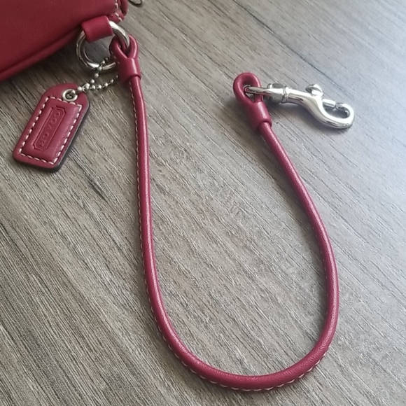EUC Coach soft leather wristlet - Picture 3 of 7
